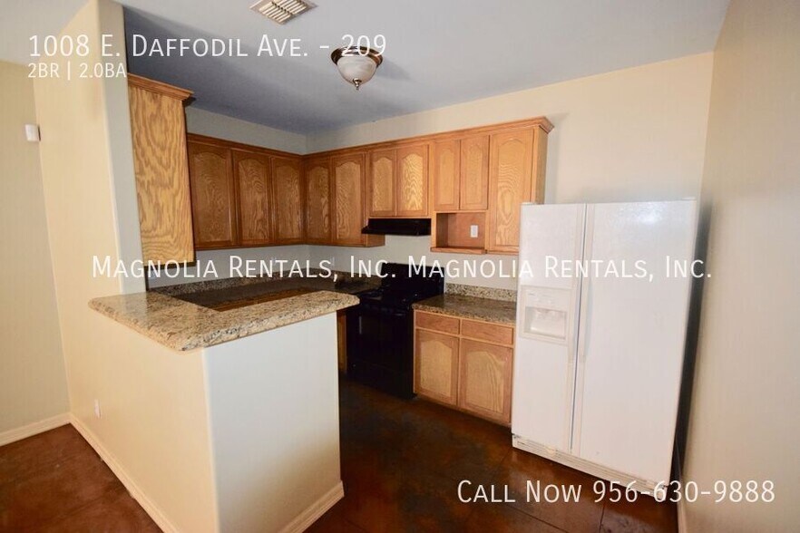 Building Photo - 1008 E Daffodil Ave