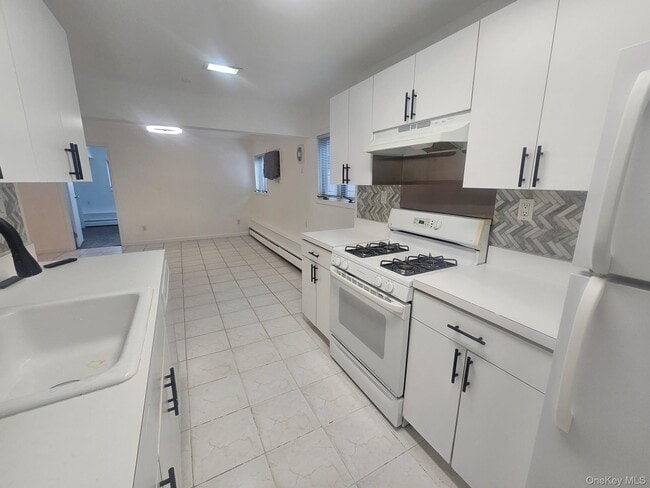 Building Photo - 804 Hampshire Rd