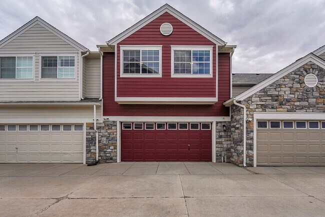 Building Photo - $3,125 - 3Bed/ 3.5 Bath Townhome with Finished Basement and Fireplace in Broomfield!