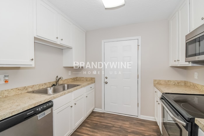 Building Photo - 2060 Felch Ave