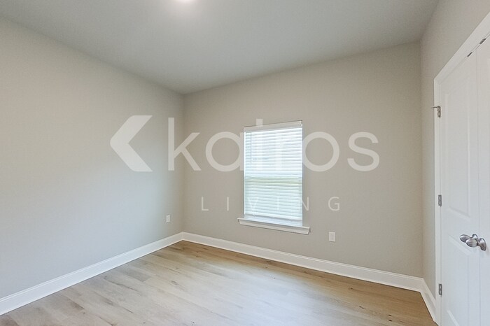 Building Photo - 13745 Pinyon Dr
