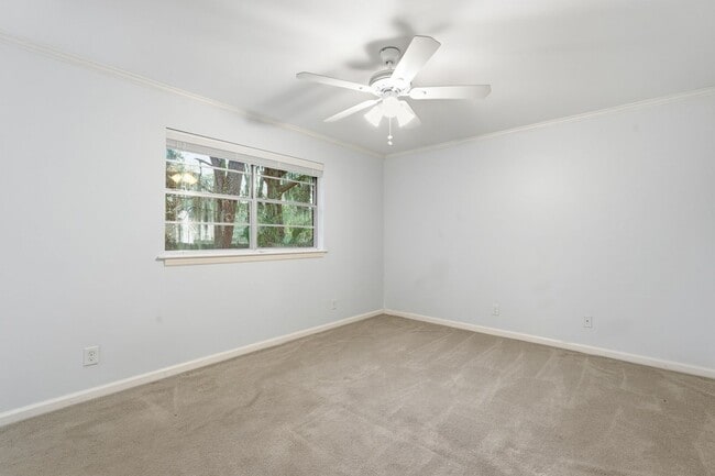 Building Photo - Ranch Home in Wilmington Park For Lease