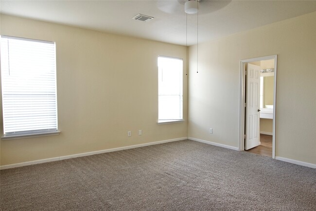 Building Photo - 3215 Cumberland Ct