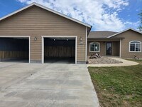 Building Photo - Newer One Level w/Huge Garage