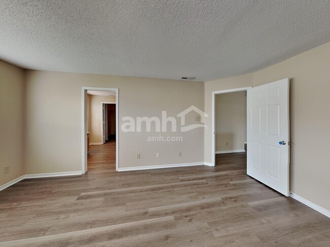 Building Photo - 626 Hickory Pine Dr