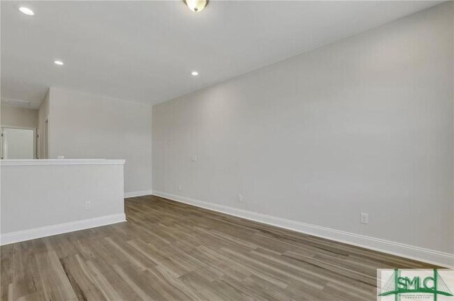 Building Photo - 157 Lower Creek Dr