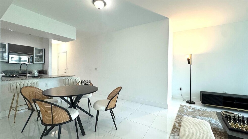 Building Photo - 950 Brickell Bay Dr