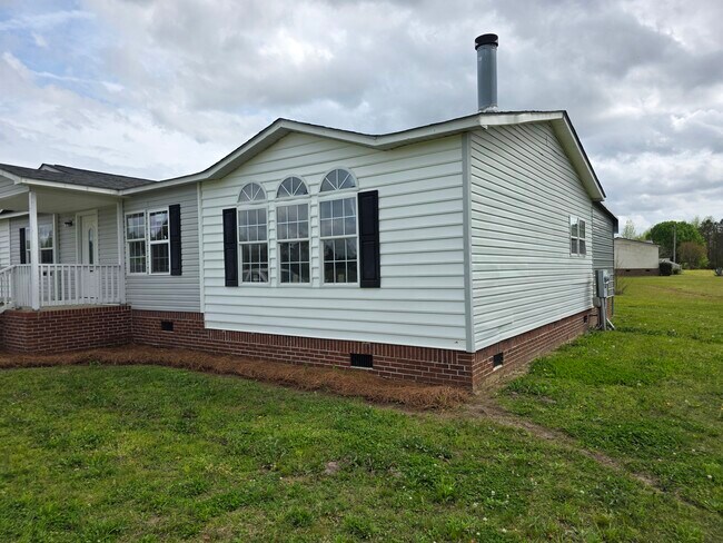 Building Photo - 1527 Haymount Rd
