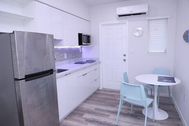 Building Photo - 1109 SW 37th Ave