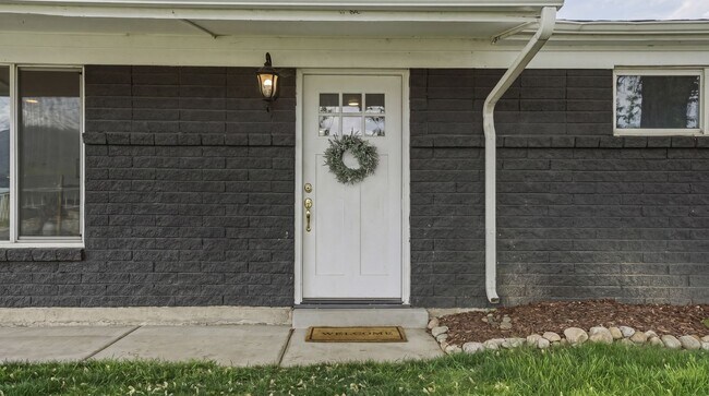 Building Photo - Charming and Quiet 3 bed Orem Home in Prime Location with Solar!!
