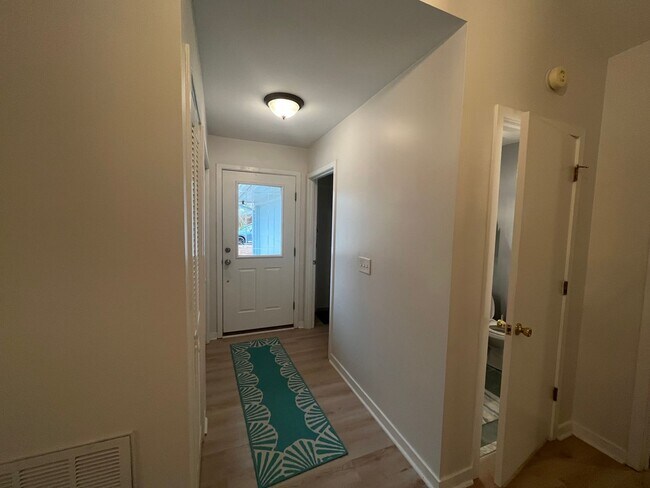 Building Photo - 6-month SUMMER rental within minutes of Wrightsville Beach!