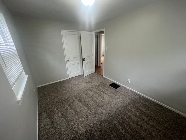 Building Photo - Lease option to buy