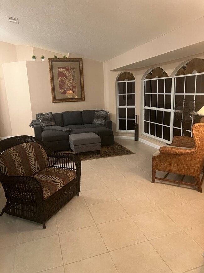 Building Photo - 922 Jackson Way