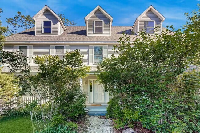 Primary Photo - Large 4Br 2 1/2Ba Modern Home in Falmouth ...