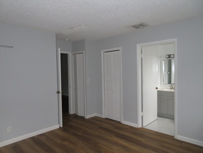 Building Photo - 421 S J St