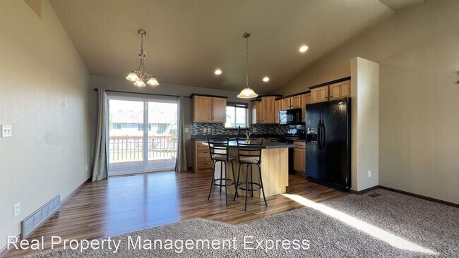 Building Photo - 4 br, 2 bath House - 426 N Perry Ln