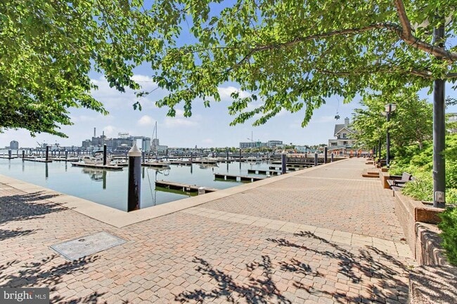 Building Photo - 100 Harborview Dr
