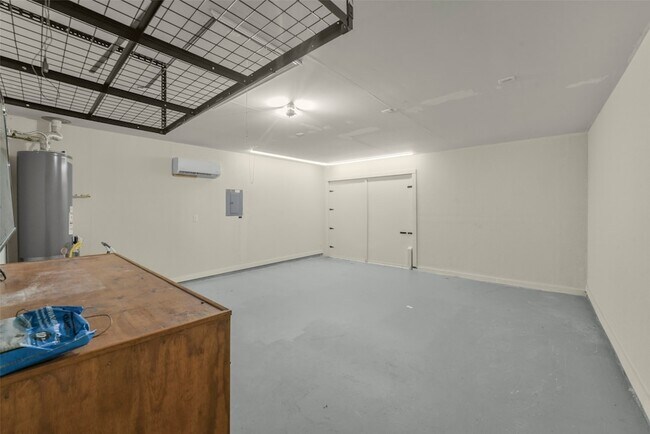 Building Photo - 14606 Vaughnville Dr