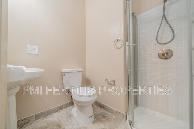 Building Photo - 17425 Cyrus Ln
