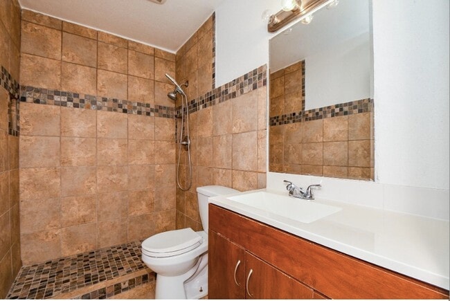 Building Photo - 7233 Beechnut St