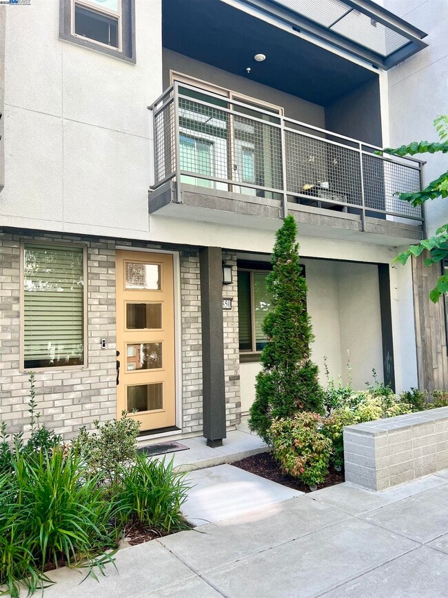 Building Photo - 25350 Parklane Dr