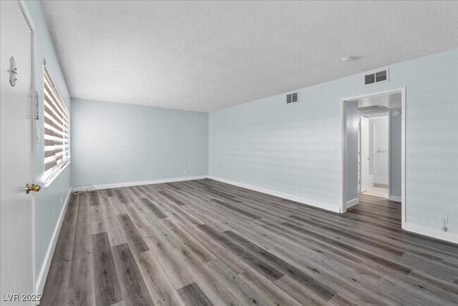 Building Photo - 1700 Rexford Dr