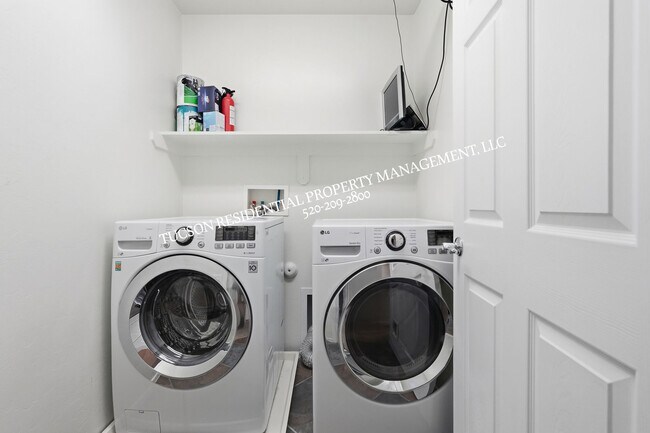 Building Photo - 10568 Desert Drifter Pl