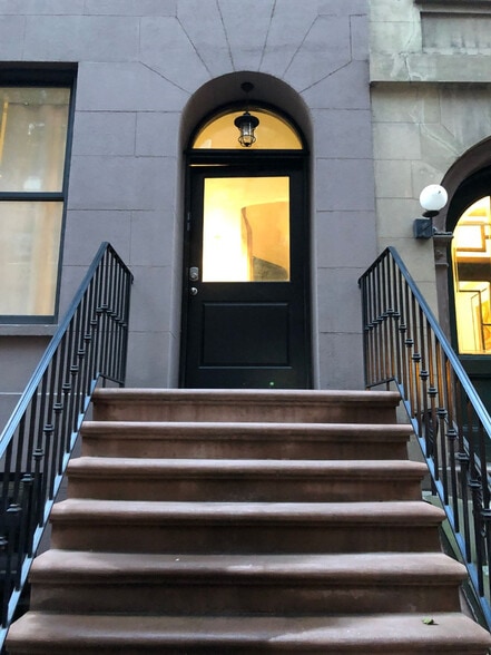 Building Photo - 124 E 37th St