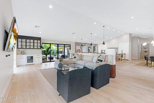 Building Photo - 3842 E San Miguel Ave