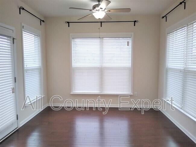 Building Photo - 635 Glenish CT