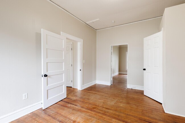 Building Photo - 22 E 7th St