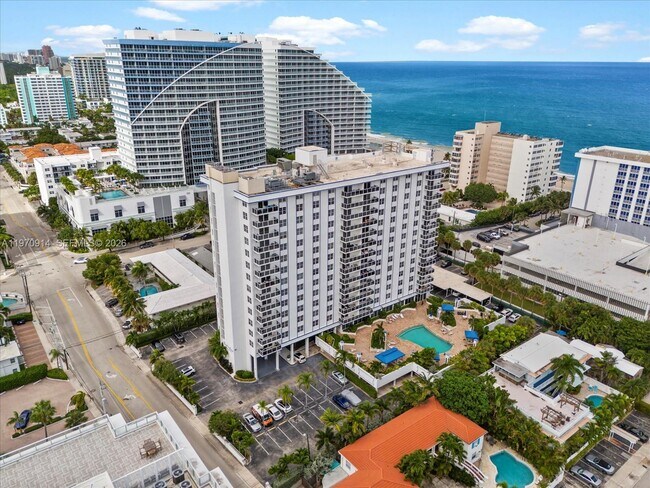 Building Photo - 336 N Birch Rd