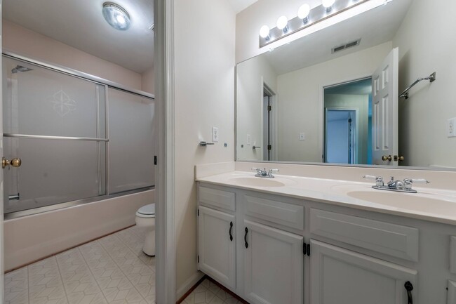 Building Photo - 409 Belmont Cir
