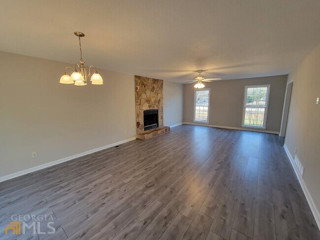 Building Photo - 25 Elberta Dr