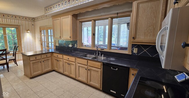 Building Photo - 9628 Summerlakes Dr