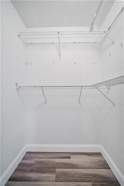 Building Photo - 6373 Landings Way