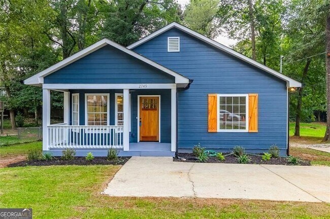 Building Photo - 2749 Memorial Dr SE