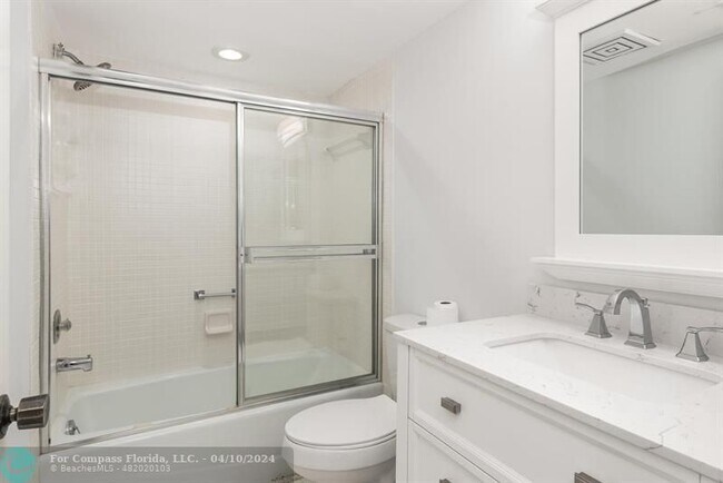 Building Photo - 2480 Presidential Way