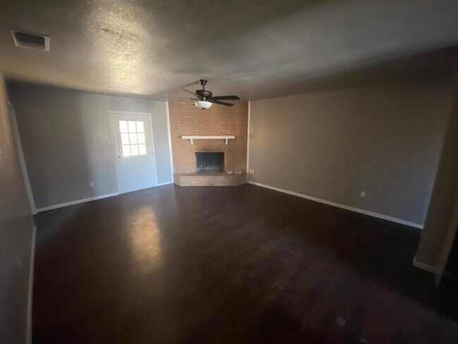 Building Photo - 1027 Ruswood Dr