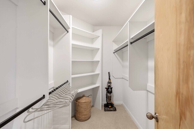 Building Photo - 121 Marine Pl