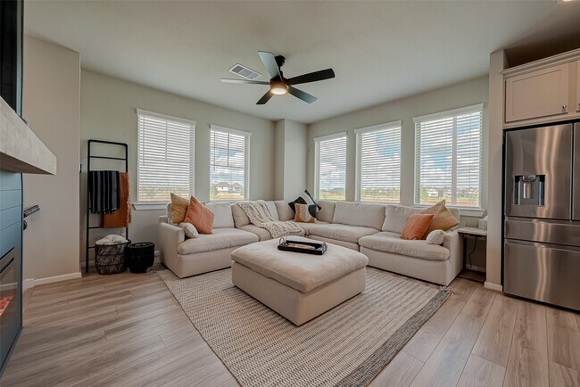 Primary Photo - 7659 Green Bulrush Wy