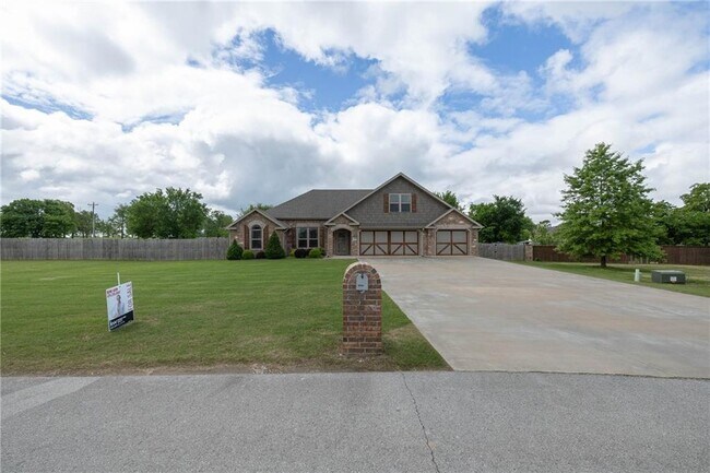 Building Photo - 13427 Meadow Ridge