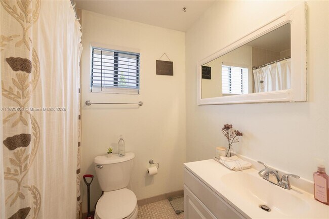 Building Photo - 10600 La Placida Dr