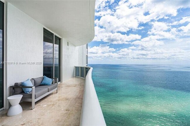 Building Photo - 16001 Collins Ave