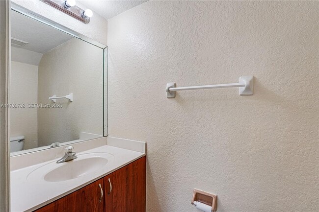 Building Photo - 631 SW 10th St