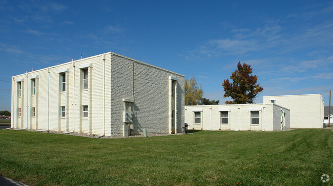 Primary Photo - Brent Manor Apartments