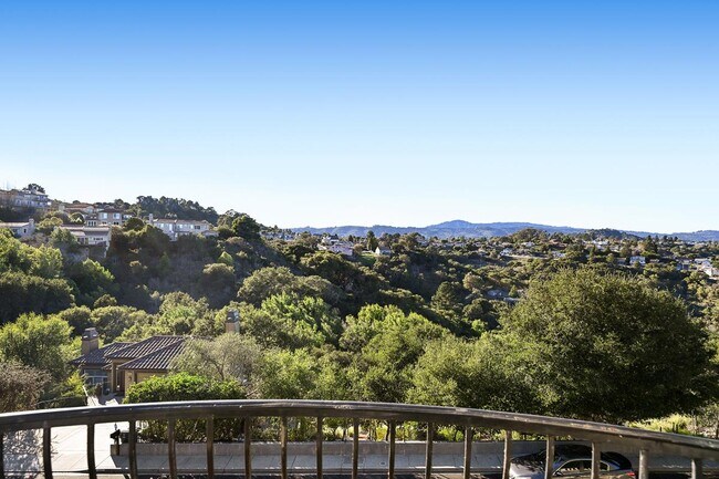 Building Photo - 3817 Naughton Ave