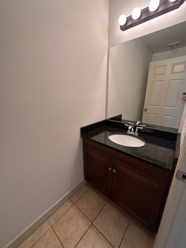 Building Photo - GET $1000 OFF THE FIRST MONTHS RENT!!!