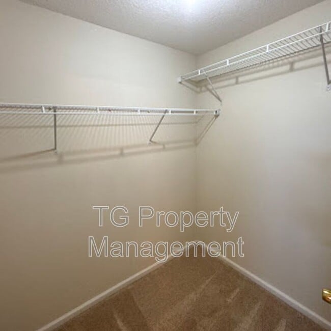 Building Photo - 2493 Brook Park Way