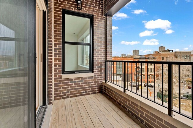 Building Photo - East Lakeview / Wrigleyville - Brand New C...